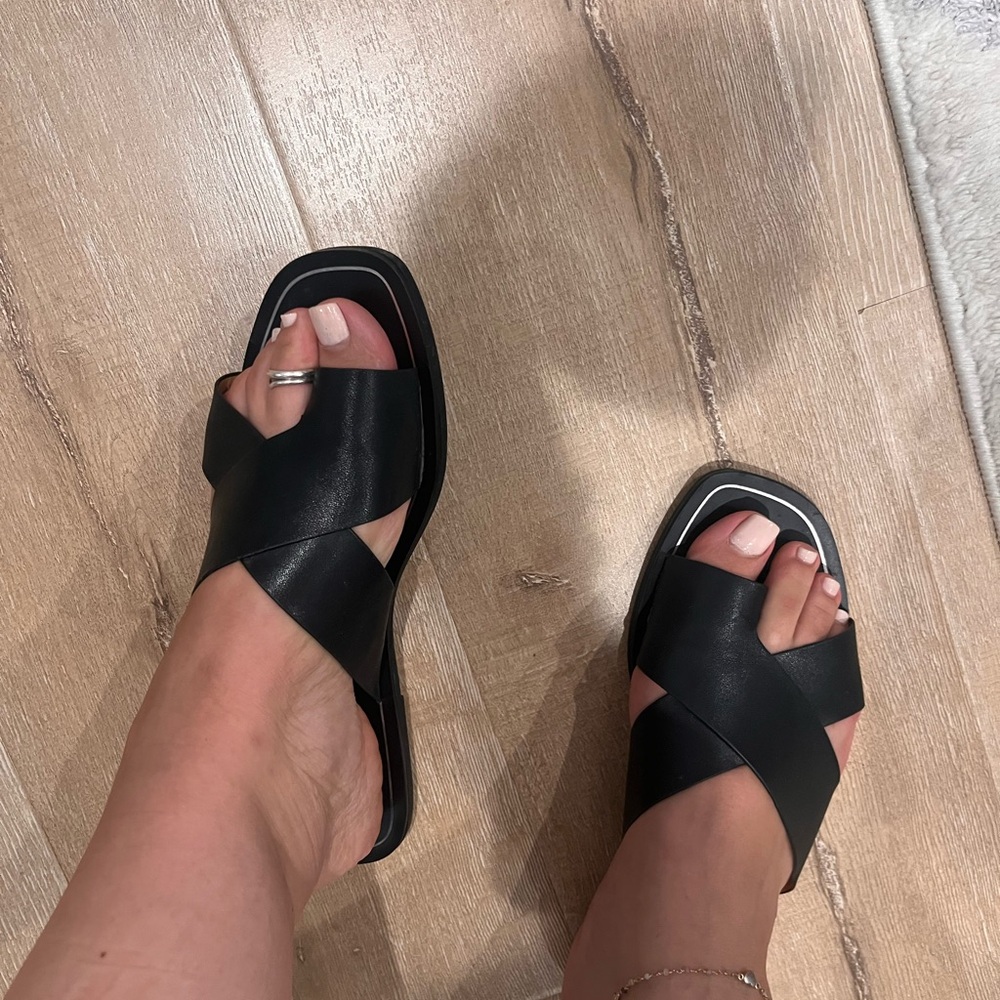 Kensie Black Crisscross Sandals